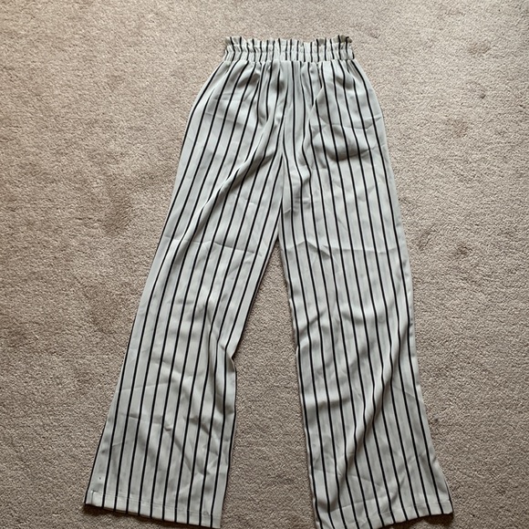 Black and white striped lightweight pants - Picture 3 of 3